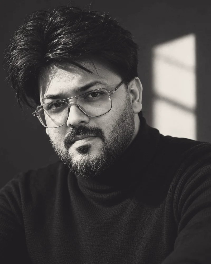 Portrait of Muhammad Zarkhaiz Ashar, founder and managing director of OutputDM